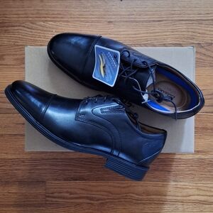 Clarks Black Leather Cap Toe Oxfords